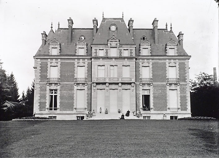 Façade occidentale de la nouvelle demeure patronale. © Jérôme  Mongreville (reproduction) / Région Bourgogne-Franche-Comté, Inventaire du patrimoine - 2007