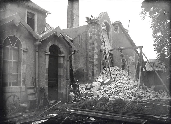 Démolition de l'ancienne filature (salle des machines ?). © Jérôme  Mongreville (reproduction) / Région Bourgogne-Franche-Comté, Inventaire du patrimoine - 2007