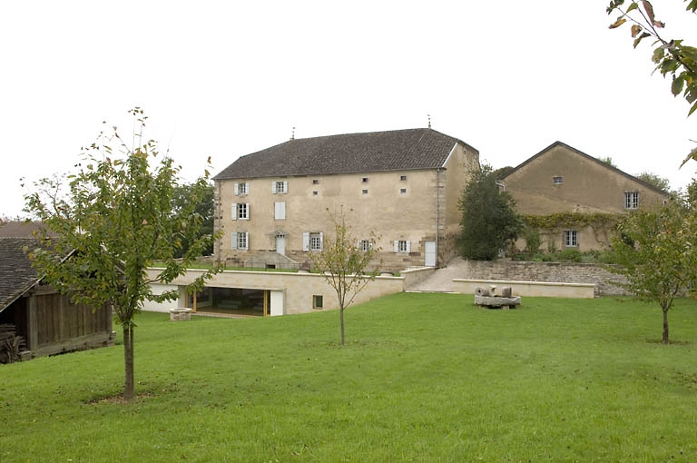Vue d'ensemble depuis l'est. © Jérôme Mongreville / Région Bourgogne-Franche-Comté, Inventaire du patrimoine - 2007