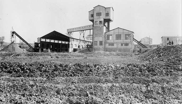 Vue d'ensemble depuis l'ouest. © Emile Hérissé / Région Bourgogne-Franche-Comté, Inventaire du patrimoine - 2007 Vue d'ensemble depuis l'ouest. © Emile Hérissé / Région Bourgogne-Franche-Comté, Inventaire du patrimoine - 2007