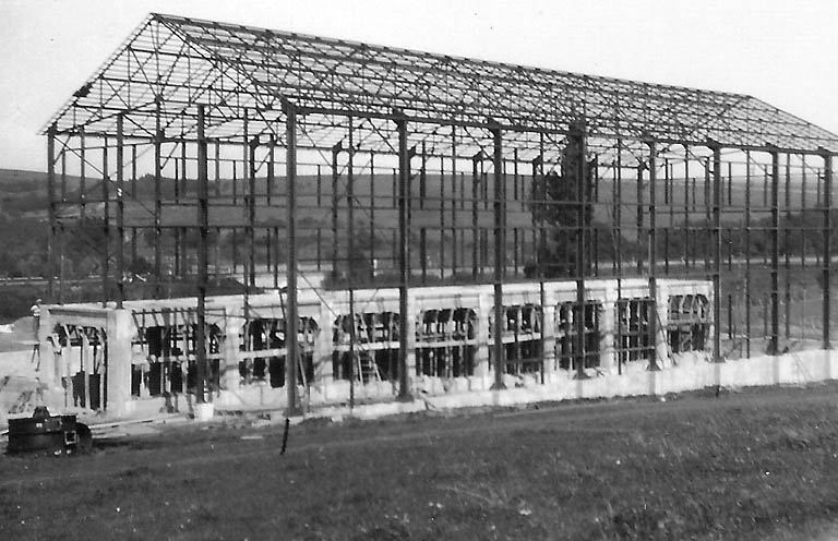 Raffinerie en cours de construction. © Emile Hérissé / Région Bourgogne-Franche-Comté, Inventaire du patrimoine - 2007