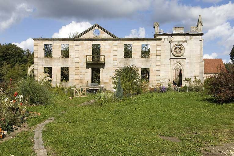 Logement patronal et chapelle. Façade antérieure. © Jérôme Mongreville / Région Bourgogne-Franche-Comté, Inventaire du patrimoine - 2007 Logement patronal et chapelle. Façade antérieure. © Jérôme Mongreville / Région Bourgogne-Franche-Comté, Inventaire du patrimoine - 2007