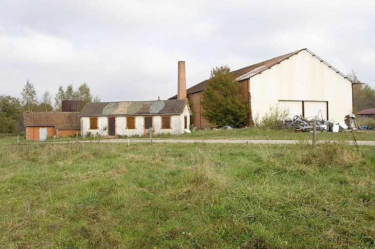Bureau (?) et atelier de fabrication depuis le sud-ouest. © Jérôme Mongreville / Région Bourgogne-Franche-Comté, Inventaire du patrimoine - 2007