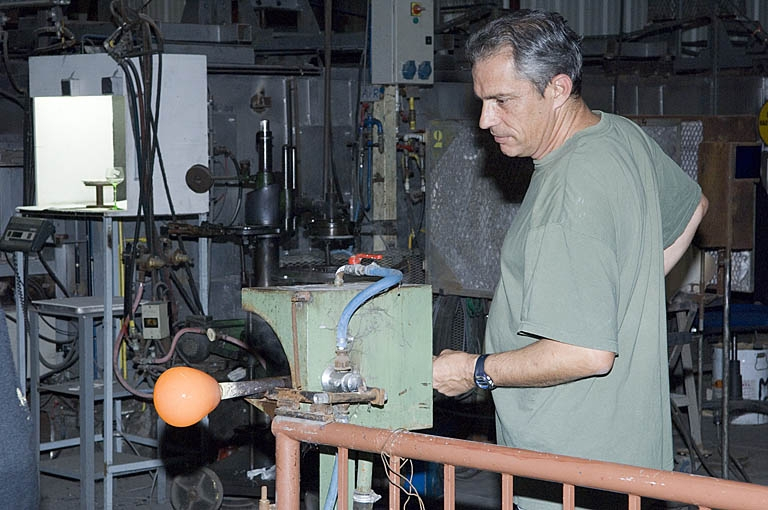 Cueillage de la paraison. © Jérôme Mongreville / Région Bourgogne-Franche-Comté, Inventaire du patrimoine - 2007