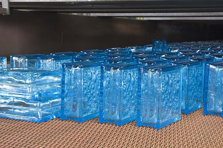 Four à recuire. Pavés de verre en fin de cuisson. © Jérôme Mongreville / Région Bourgogne-Franche-Comté, Inventaire du patrimoine - 2007