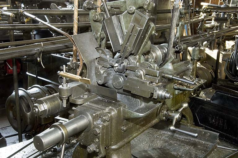 Tour à décolleter Petermann (M). Détail des outils de coupe (au centre). © Jérôme Mongreville / Région Bourgogne-Franche-Comté, Inventaire du patrimoine - 2008