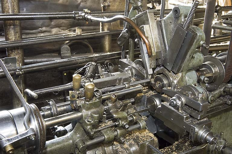 Détail des outils de coupe d'un tour à décolleter Petermann (M). © Jérôme Mongreville / Région Bourgogne-Franche-Comté, Inventaire du patrimoine - 2008