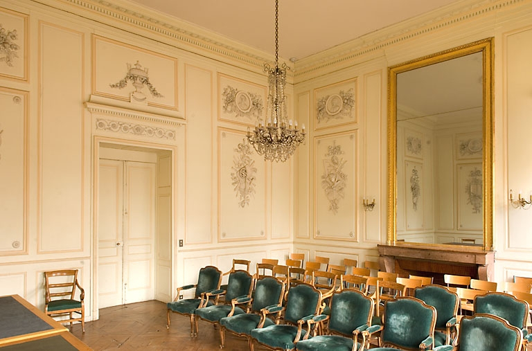 Vue d'ensemble du salon avec l'entrée. © Jérôme Mongreville / Région Bourgogne-Franche-Comté, Inventaire du patrimoine - 2008