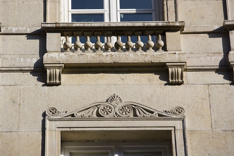 Détail d'un garde-corps d'une fenêtre du troisième étage. © Yves Sancey / Région Bourgogne-Franche-Comté, Inventaire du patrimoine - 2008