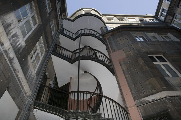 Vue d'ensemble de l'escalier à cage ouverte. © Yves Sancey / Région Bourgogne-Franche-Comté, Inventaire du patrimoine - 2008