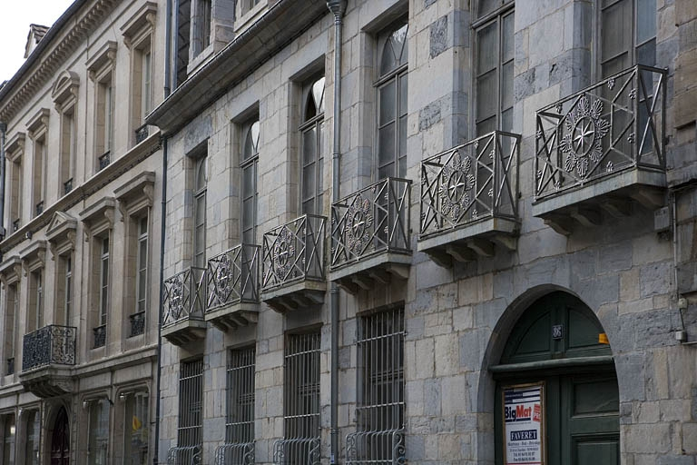 Détail de la façade sur rue de trois quarts droit. © Yves Sancey / Région Bourgogne-Franche-Comté, Inventaire du patrimoine - 2008