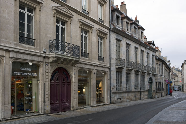 Vue d'ensemble de la façade sur rue, de trois quarts gauche. © Yves Sancey / Région Bourgogne-Franche-Comté, Inventaire du patrimoine - 2008