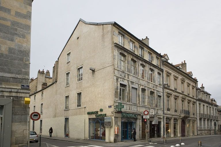 Vue d'ensemble de la maison de trois quarts gauche. © Yves Sancey / Région Bourgogne-Franche-Comté, Inventaire du patrimoine - 2008