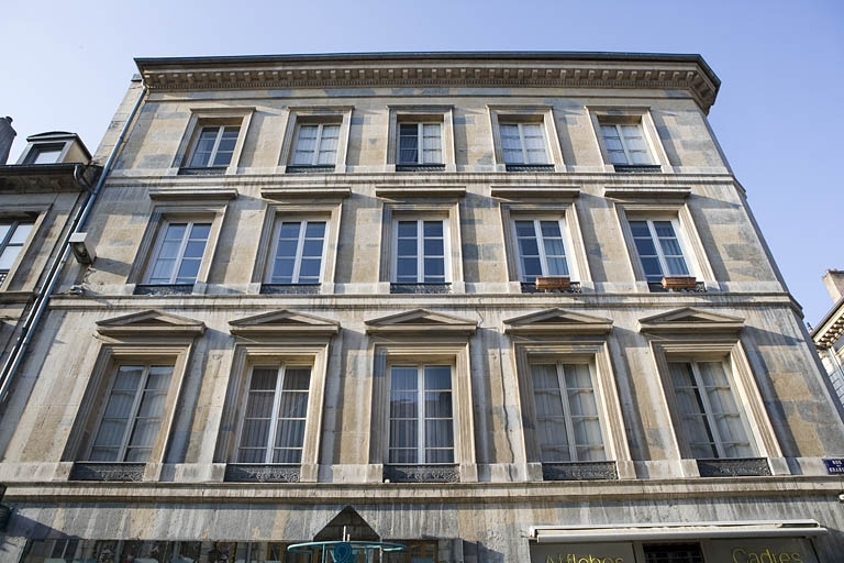 Détail de la façade située rue des Granges, de face. © Yves Sancey / Région Bourgogne-Franche-Comté, Inventaire du patrimoine - 2008