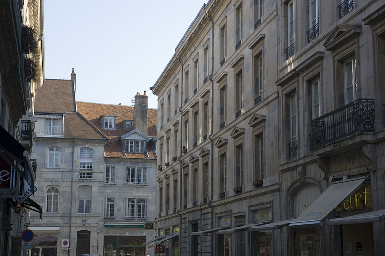 Détail de la façade principale, de trois quart droit. © Yves Sancey / Région Bourgogne-Franche-Comté, Inventaire du patrimoine - 2008
