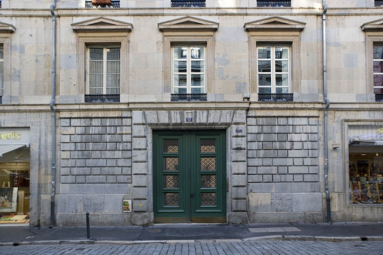 Détail du portail d'entrée, de face. © Yves Sancey / Région Bourgogne-Franche-Comté, Inventaire du patrimoine - 2008