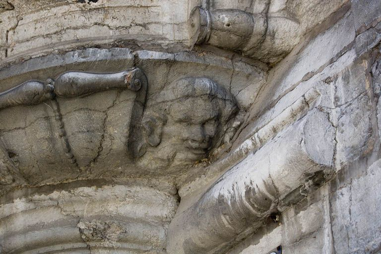 Détail d'une tête sur le culot de l'oriel. © Yves Sancey / Région Bourgogne-Franche-Comté, Inventaire du patrimoine - 2008