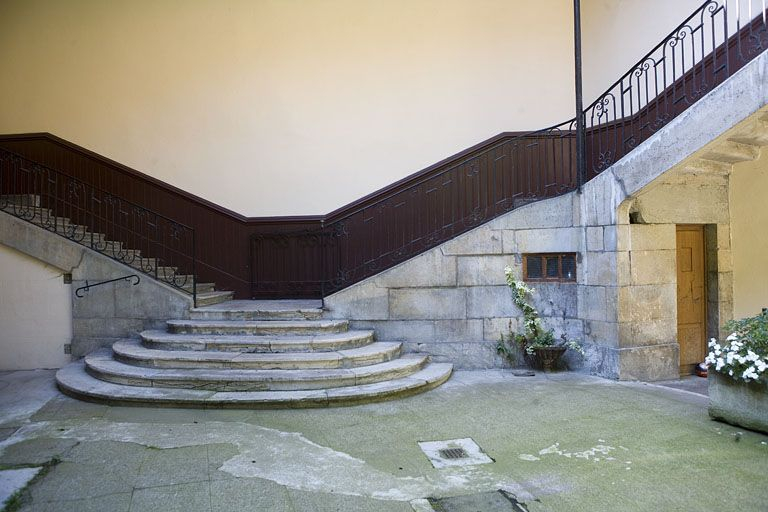 Détail du départ de l'escalier à cage ouverte. © Yves Sancey / Région Bourgogne-Franche-Comté, Inventaire du patrimoine - 2008