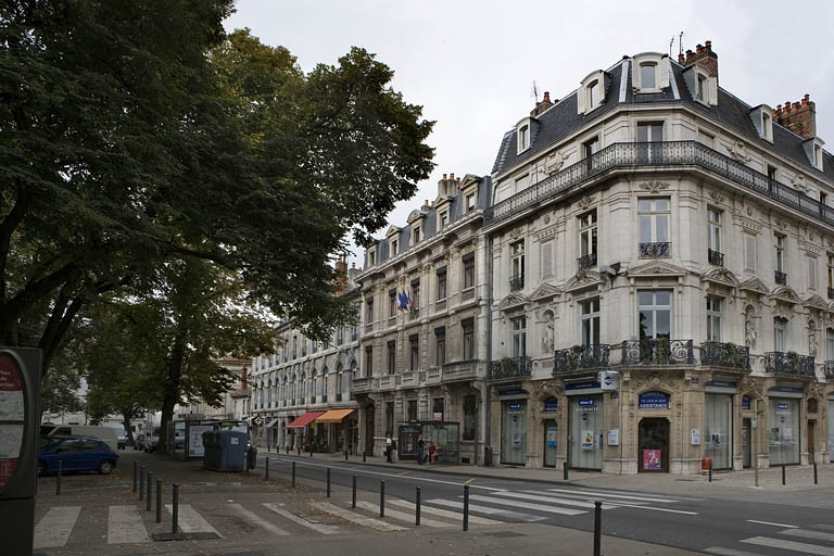 Vue d'ensemble depuis la rue, de trois quarts droit. © Yves Sancey / Région Bourgogne-Franche-Comté, Inventaire du patrimoine - 2008