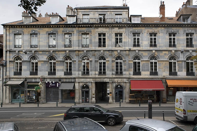 Vue d'ensemble de la façade sur rue, de face. © Yves Sancey / Région Bourgogne-Franche-Comté, Inventaire du patrimoine - 2008