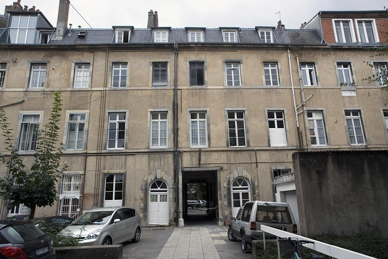 Vue d'ensemble de la façade postérieure du logis principal. © Yves Sancey / Région Bourgogne-Franche-Comté, Inventaire du patrimoine - 2008