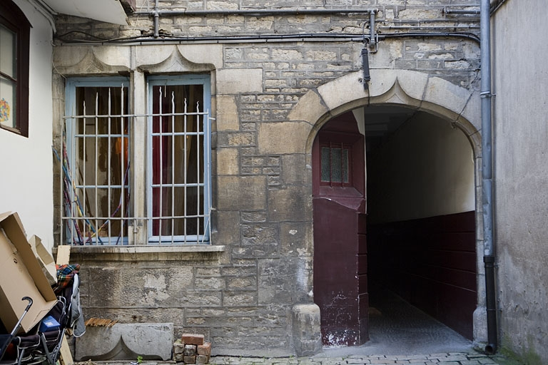 Détail du rez-de-chaussée de la façade postérieure du logis principal. © Yves Sancey / Région Bourgogne-Franche-Comté, Inventaire du patrimoine - 2008