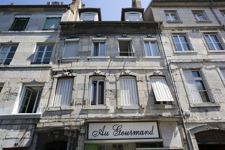 Vue rapprochée de la façade sur rue, de face. © Yves Sancey / Région Bourgogne-Franche-Comté, Inventaire du patrimoine - 2008