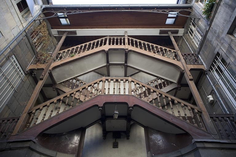 Détail de la partie supérieure de l'escalier à cage ouverte. © Yves Sancey / Région Bourgogne-Franche-Comté, Inventaire du patrimoine - 2008