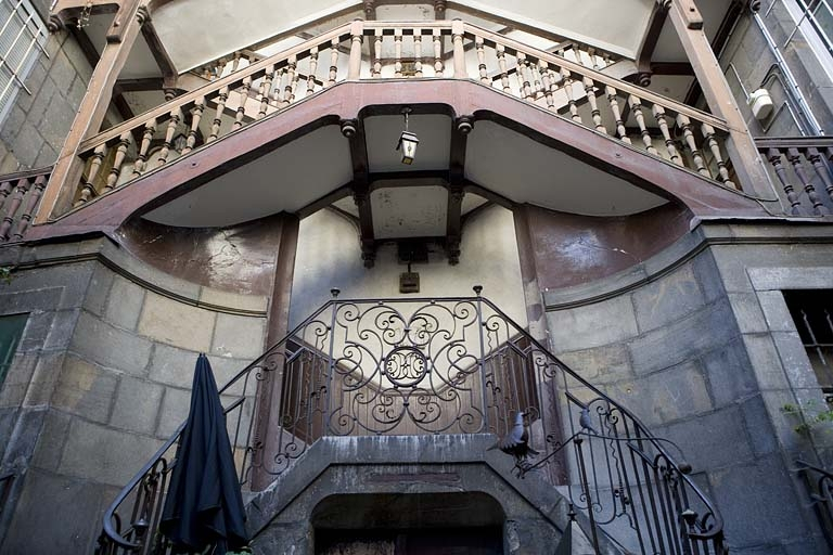 Détail de la partie inférieure de l'escalier à cage ouverte. © Yves Sancey / Région Bourgogne-Franche-Comté, Inventaire du patrimoine - 2008