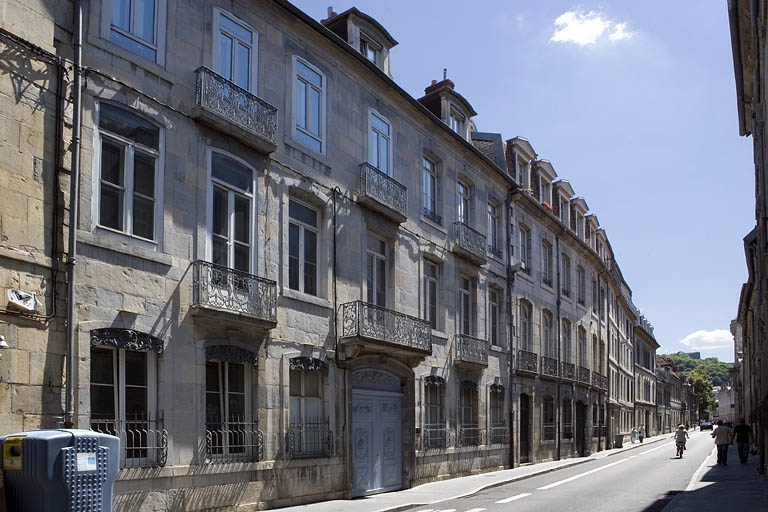 Vue d'ensemble depuis la rue, de trois quarts gauche. © Yves Sancey / Région Bourgogne-Franche-Comté, Inventaire du patrimoine - 2008