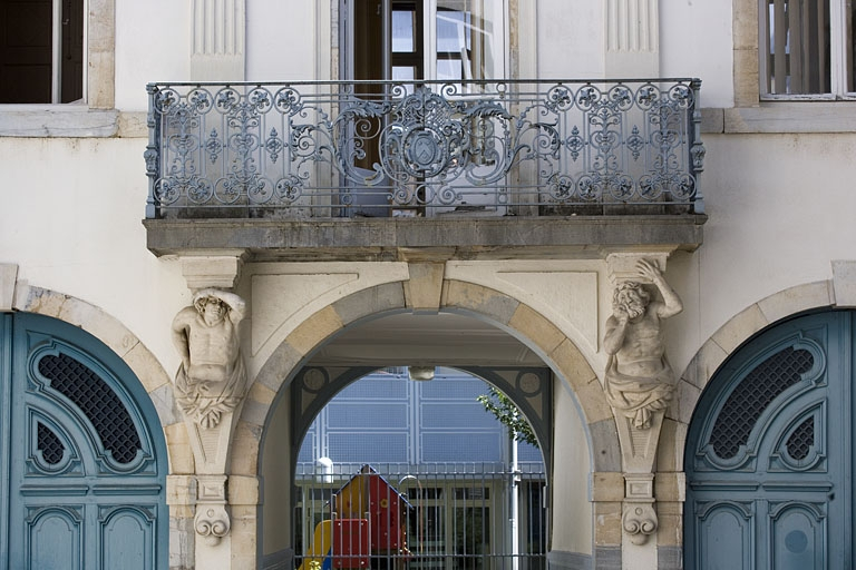 Détail du balcon : logis en fond de cour. © Yves Sancey / Région Bourgogne-Franche-Comté, Inventaire du patrimoine - 2008