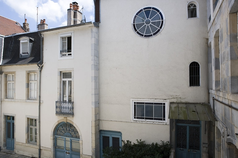 Vue d'ensemble de l'aile droite sur cour. © Yves Sancey / Région Bourgogne-Franche-Comté, Inventaire du patrimoine - 2008