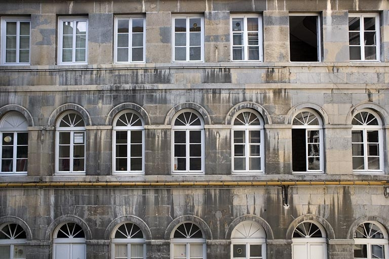 Vue de l'aile gauche sur cour, de face. © Yves Sancey / Région Bourgogne-Franche-Comté, Inventaire du patrimoine - 2008