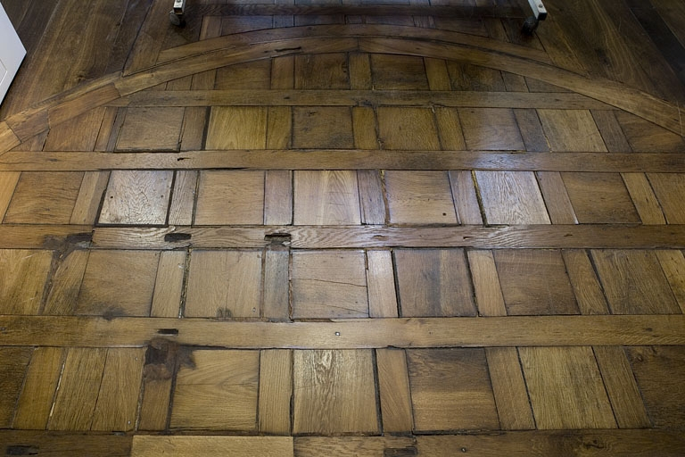 Détail du parquet d'une pièce située au premier étage, de face. © Yves Sancey / Région Bourgogne-Franche-Comté, Inventaire du patrimoine - 2008