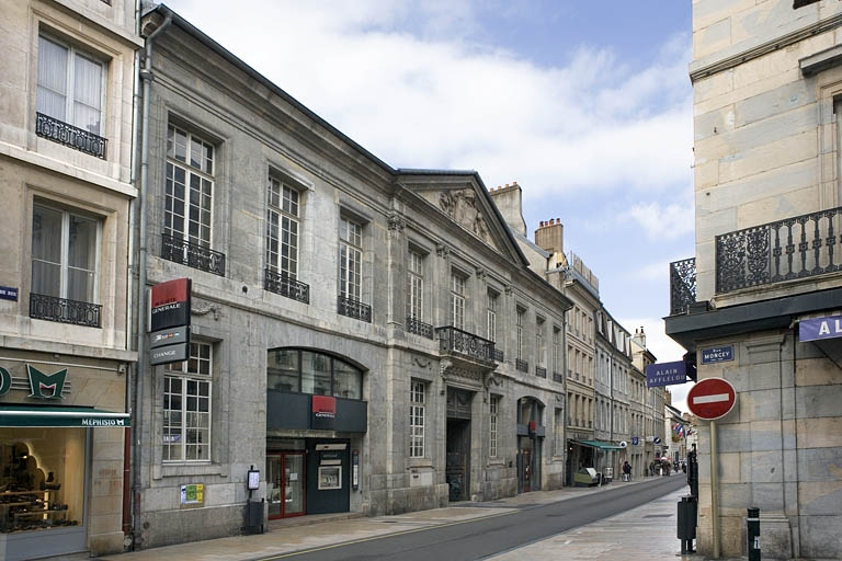 Vue d'ensemble de l'édifice de trois quarts gauche. © Yves Sancey / Région Bourgogne-Franche-Comté, Inventaire du patrimoine - 2008