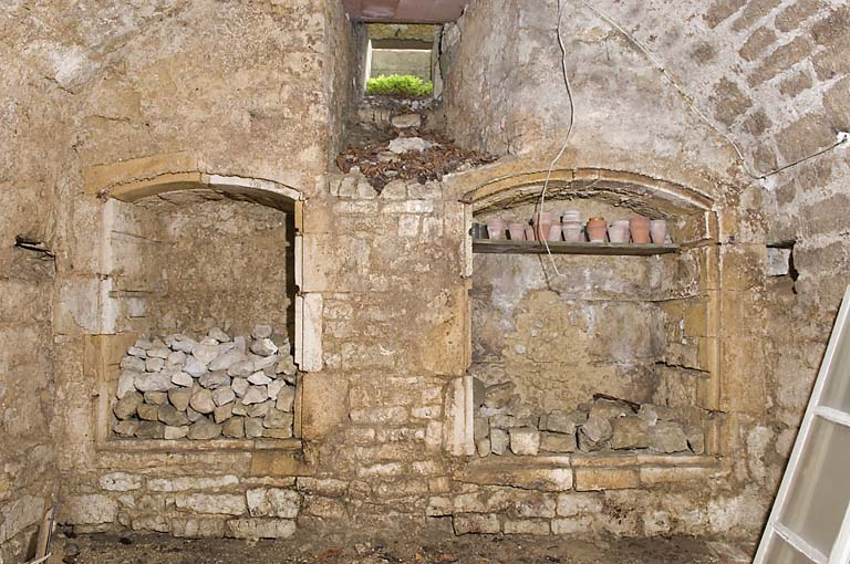 Deuxième cave voûtée : placards muraux. © Jérôme Mongreville / Région Bourgogne-Franche-Comté, Inventaire du patrimoine - 2008
