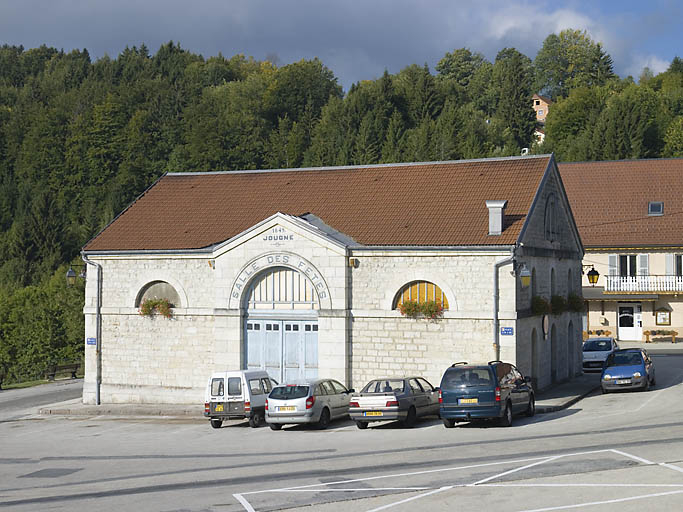 Façade postérieure de trois quarts droit. © Jérôme Mongreville / Région Bourgogne-Franche-Comté, Inventaire du patrimoine - 2008