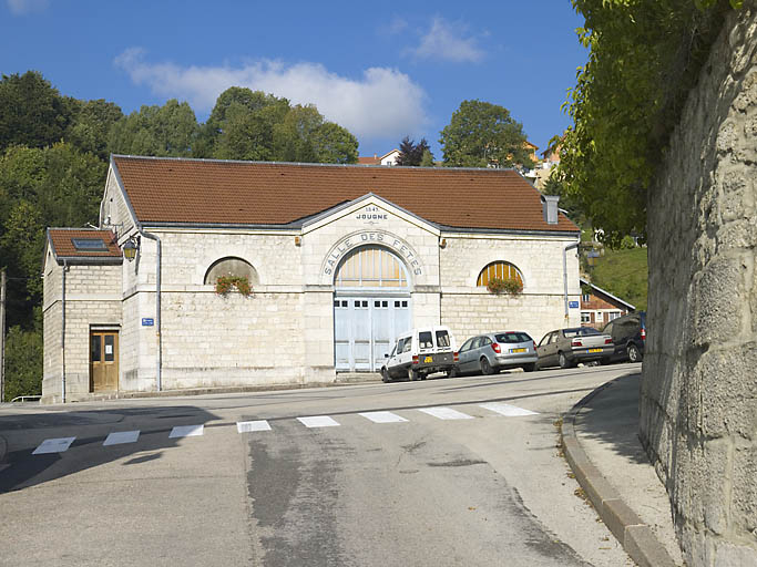 Façade postérieure de trois quarts gauche. © Jérôme Mongreville / Région Bourgogne-Franche-Comté, Inventaire du patrimoine - 2008