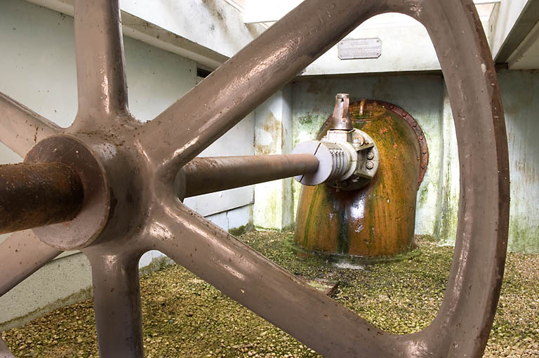 Usine : axe de transmission et volant. © Jérôme Mongreville / Région Bourgogne-Franche-Comté, Inventaire du patrimoine - 2008