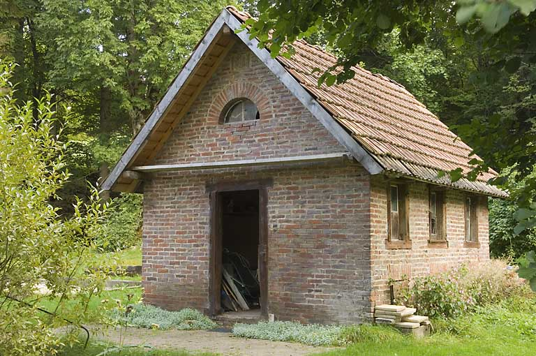 Remise, de trois quarts droite. © Jérôme Mongreville / Région Bourgogne-Franche-Comté, Inventaire du patrimoine - 2008