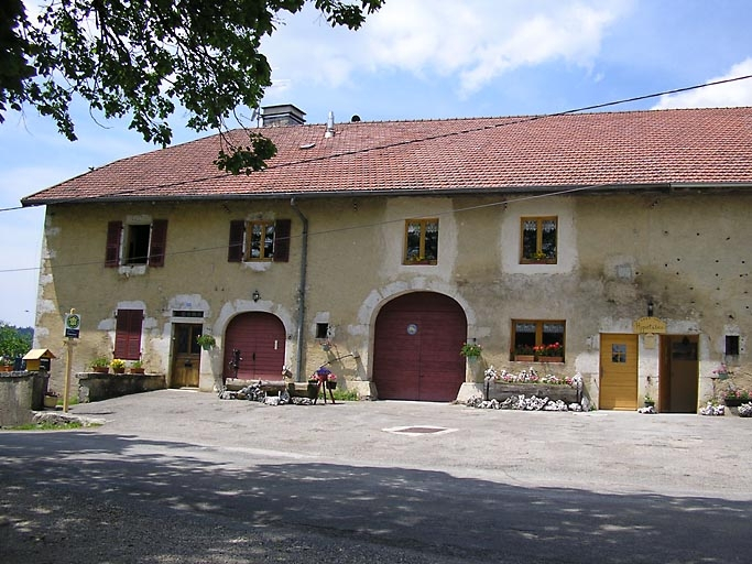 Vue de la façade antérieure. © Marie-Pierre Reynet / Région Bourgogne-Franche-Comté, Inventaire du patrimoine - 2008
