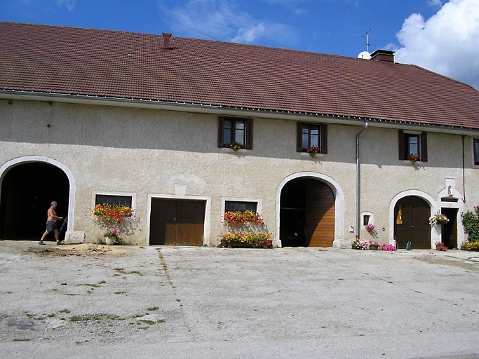 Vue latérale de la façade antérieure. © Marie-Pierre Reynet / Région Bourgogne-Franche-Comté, Inventaire du patrimoine - 2008