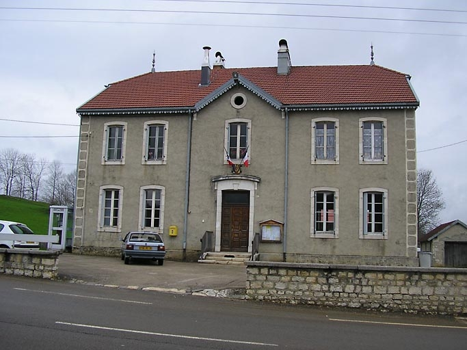 Vue générale de la façade antérieure. © Marie-Pierre Reynet / Région Bourgogne-Franche-Comté, Inventaire du patrimoine - 2008
