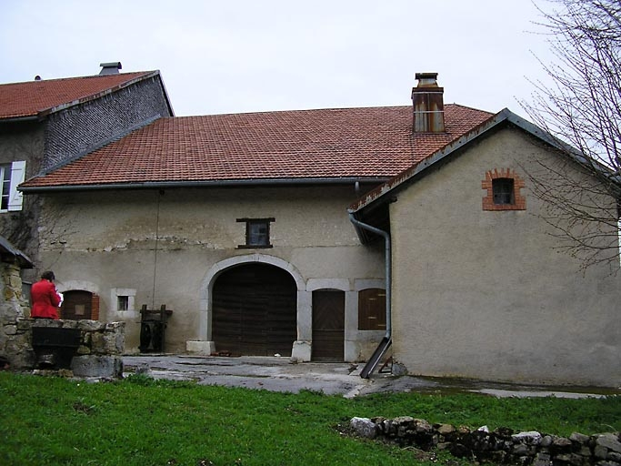 Vue générale de la façade postérieure et de l'atelier. © Marie-Pierre Reynet / Région Bourgogne-Franche-Comté, Inventaire du patrimoine - 2008