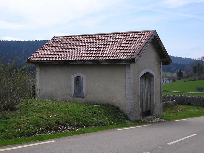 vue de trois quarts sur façades latérale et antérieure. © Marie-Pierre Reynet / Région Bourgogne-Franche-Comté, Inventaire du patrimoine - 2008