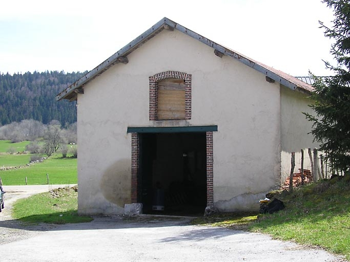 Vue de l'entrée du hangar agricole. © Marie-Pierre Reynet / Région Bourgogne-Franche-Comté, Inventaire du patrimoine - 2008