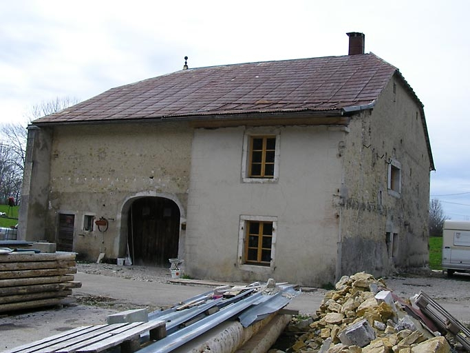 Pignon nord et façade antérieure vus de trois quarts. © Marie-Pierre Reynet / Région Bourgogne-Franche-Comté, Inventaire du patrimoine - 2008