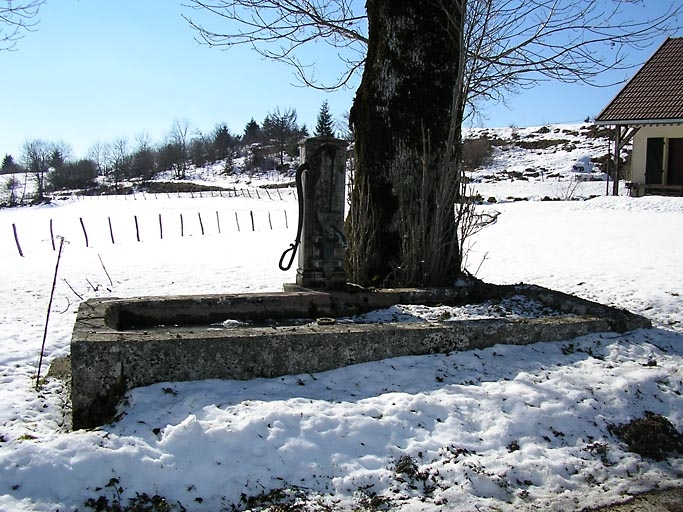 La fontaine. © Marie-Pierre Reynet / Région Bourgogne-Franche-Comté, Inventaire du patrimoine - 2008