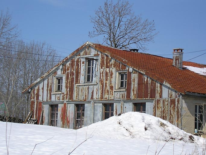 Vue du pignon sud-ouest. © Marie-Pierre Reynet / Région Bourgogne-Franche-Comté, Inventaire du patrimoine - 2008