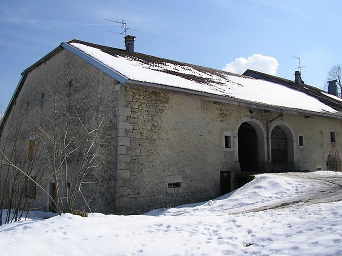 Façade postérieure et pignon nord vus de trois quarts. © Marie-Pierre Reynet / Région Bourgogne-Franche-Comté, Inventaire du patrimoine - 2008